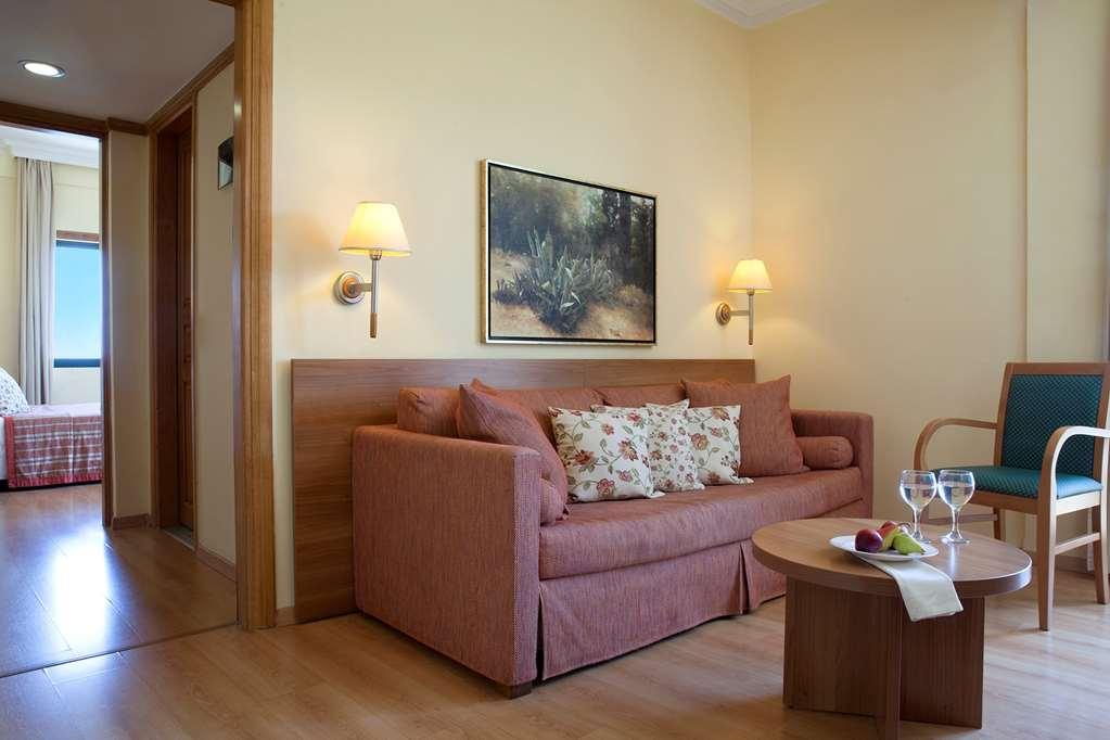 Ramada By Wyndham, Athens Club Attica Riviera Hotel Nea Makri Room photo