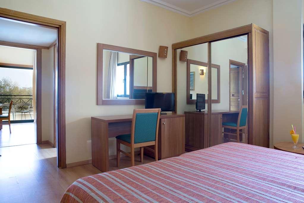 Ramada By Wyndham, Athens Club Attica Riviera Hotel Nea Makri Room photo