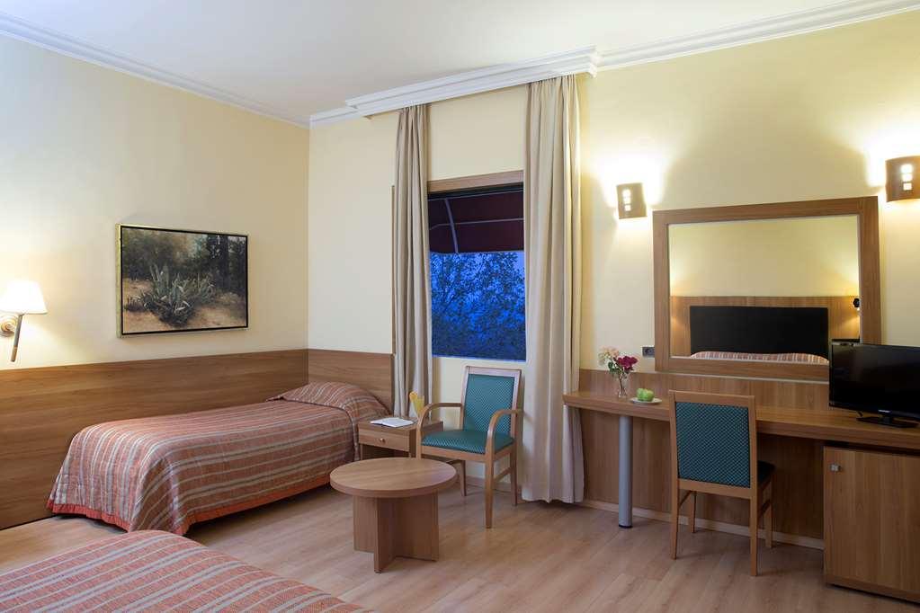 Ramada By Wyndham, Athens Club Attica Riviera Hotel Nea Makri Room photo
