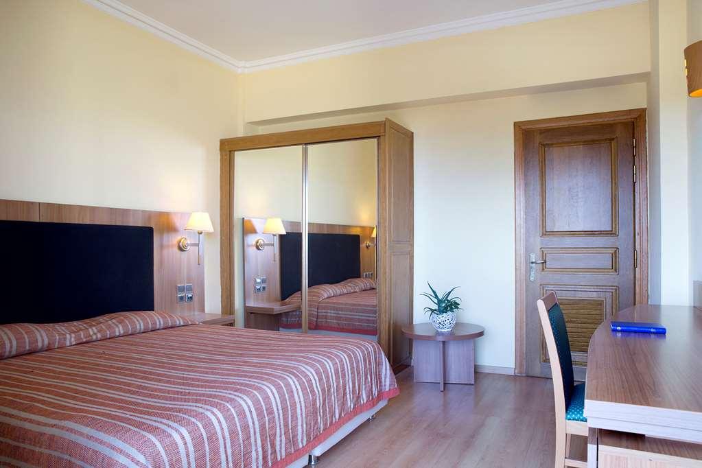 Ramada By Wyndham, Athens Club Attica Riviera Hotel Nea Makri Room photo
