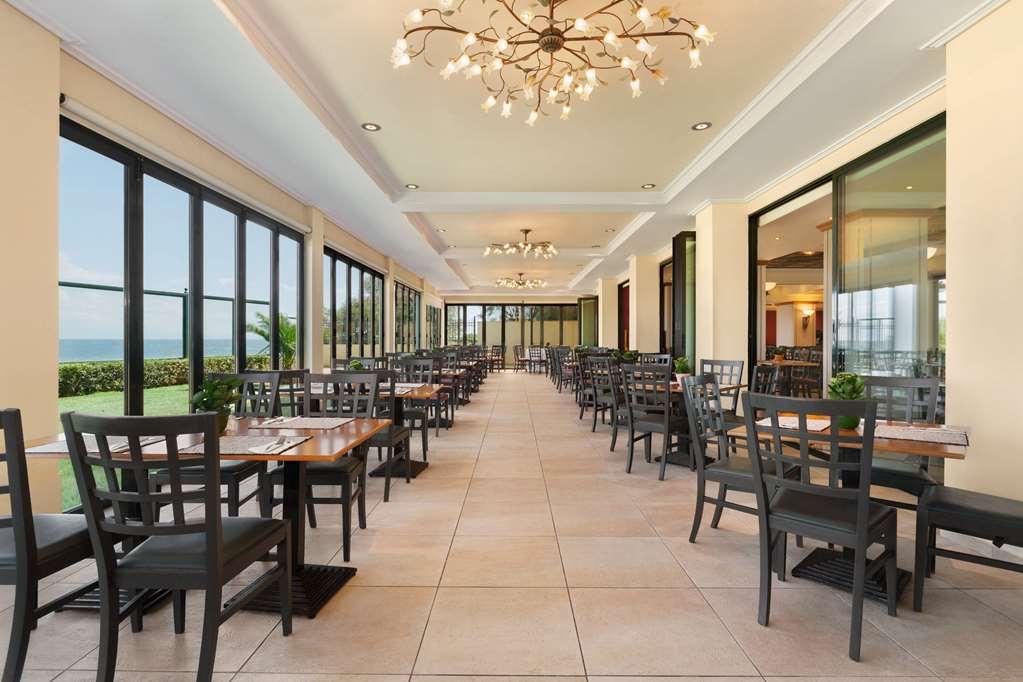 Ramada By Wyndham, Athens Club Attica Riviera Hotel Nea Makri Restaurant photo