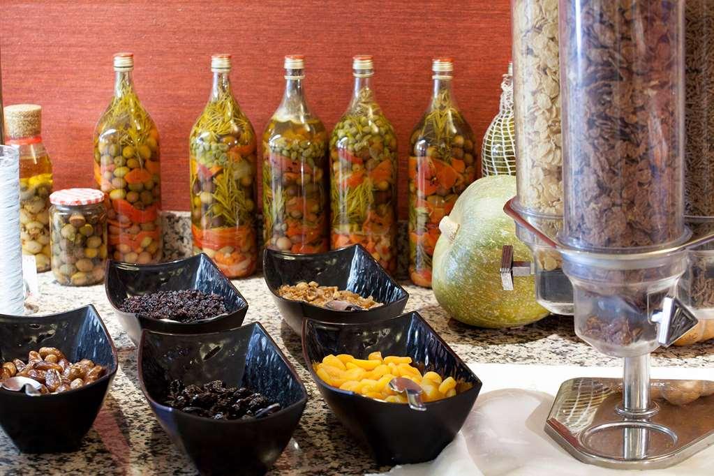 Ramada By Wyndham, Athens Club Attica Riviera Hotel Nea Makri Restaurant photo